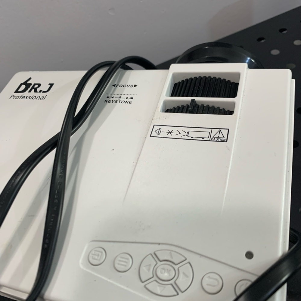 White Portable Projector - Picture 8 of 16